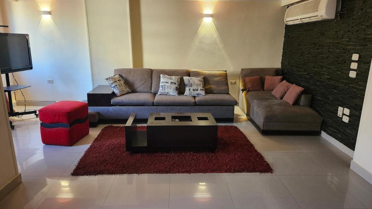 Lovely 3 Bedroom In Abbas El Akad Apartment *